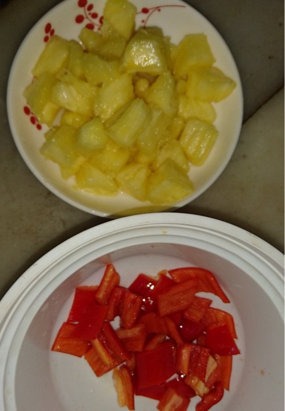 菠萝炒鸡腿肉步骤3