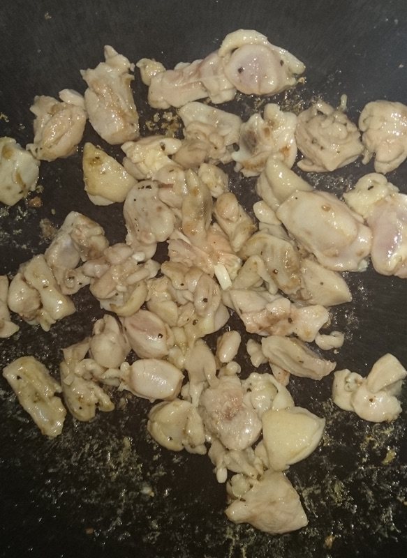 菠萝炒鸡腿肉步骤5