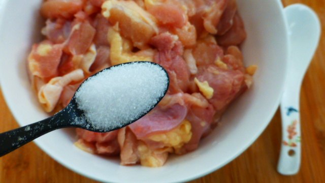 鸡肉南瓜盅步骤2