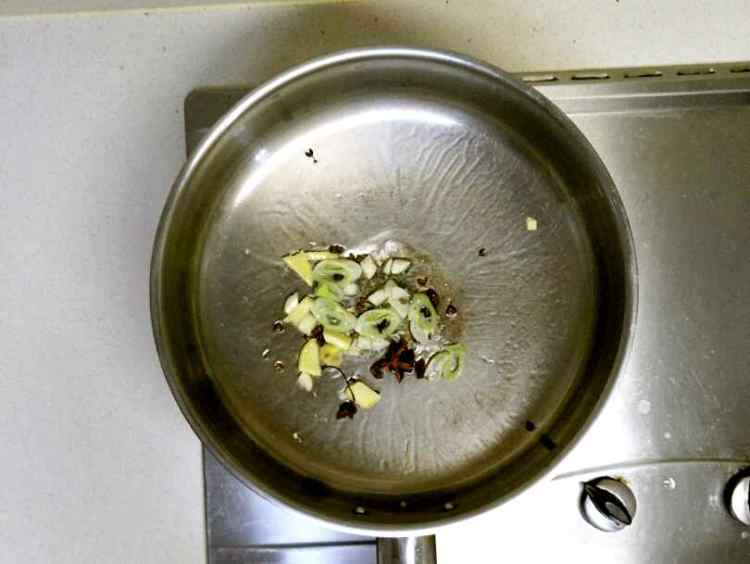 小鸡炖时蔬步骤2