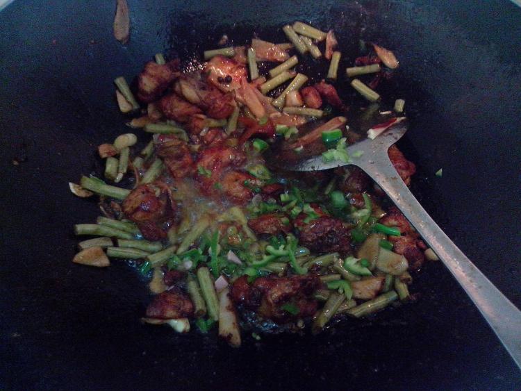 泡菜炒鸡肉步骤9