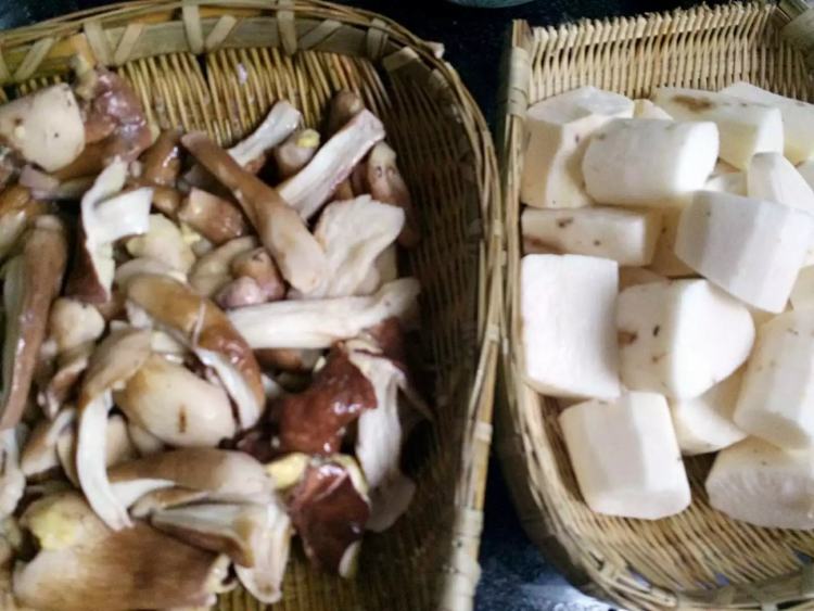 山药大脚菇炖鸡步骤9