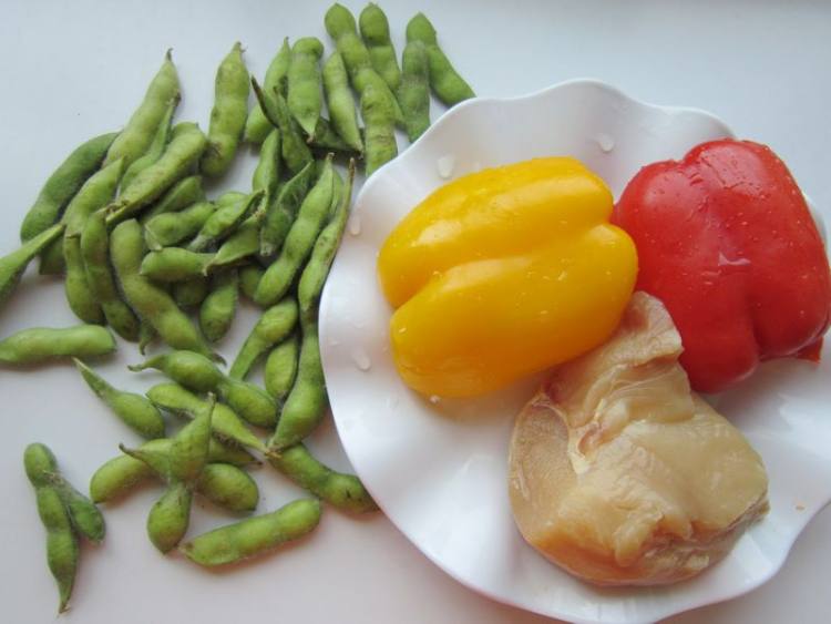 毛豆炒鸡肉步骤1