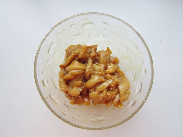 毛豆炒鸡肉步骤2