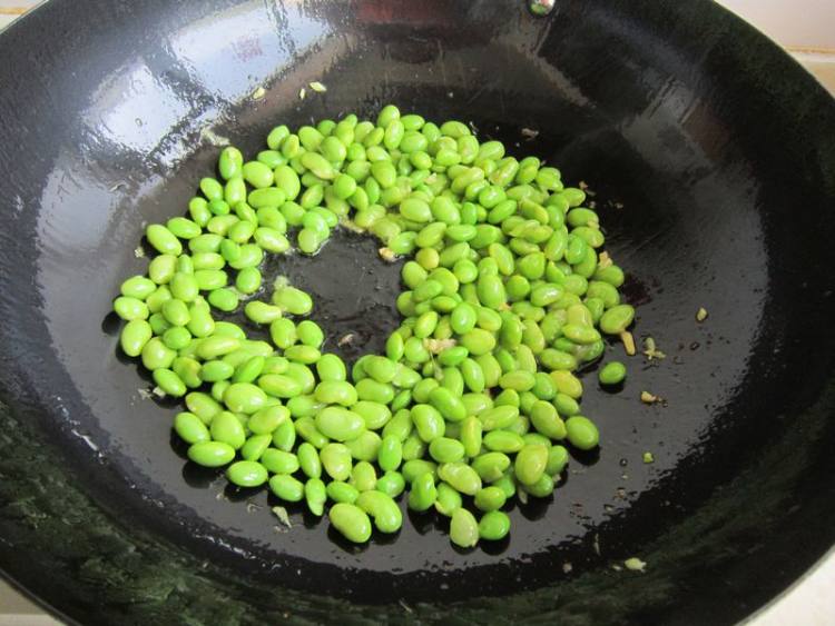 毛豆炒鸡肉步骤7