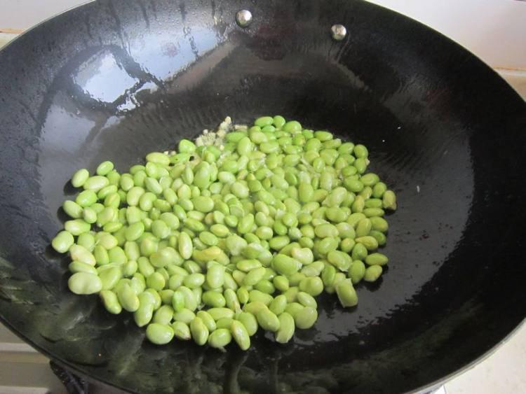 毛豆炒鸡肉步骤6