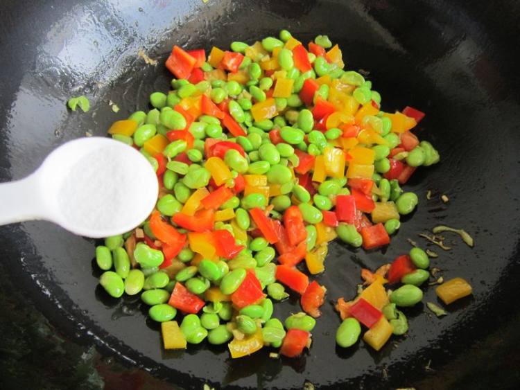 毛豆炒鸡肉步骤9