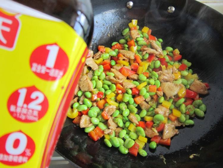 毛豆炒鸡肉步骤11