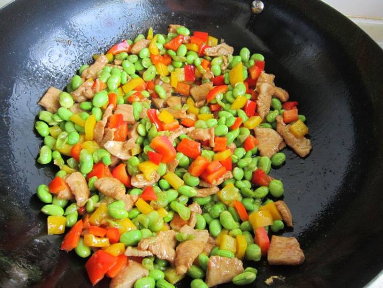 毛豆炒鸡肉步骤12