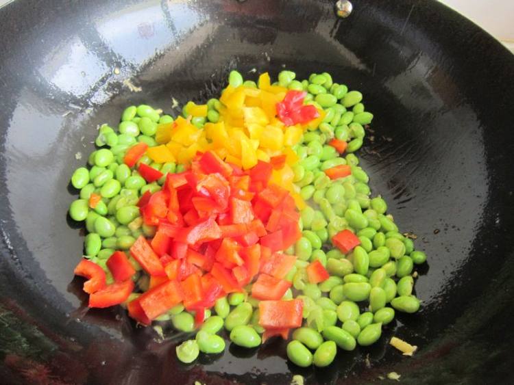 毛豆炒鸡肉步骤8