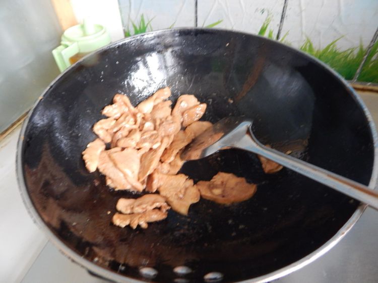 西兰花炒鸡肉片步骤6