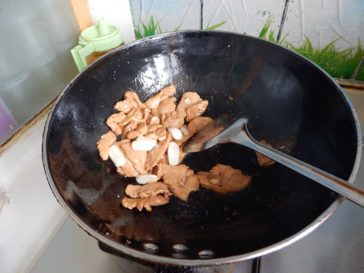 西兰花炒鸡肉片步骤7