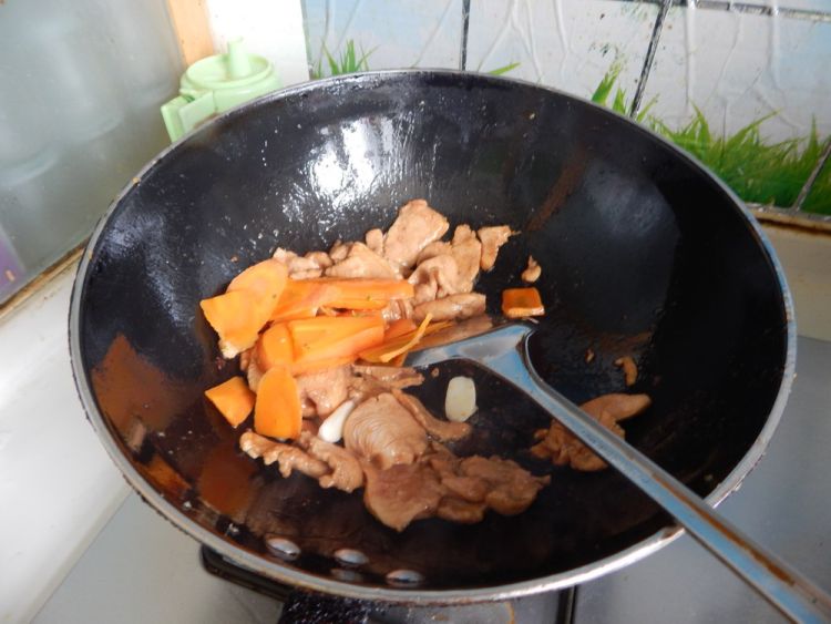 西兰花炒鸡肉片步骤8