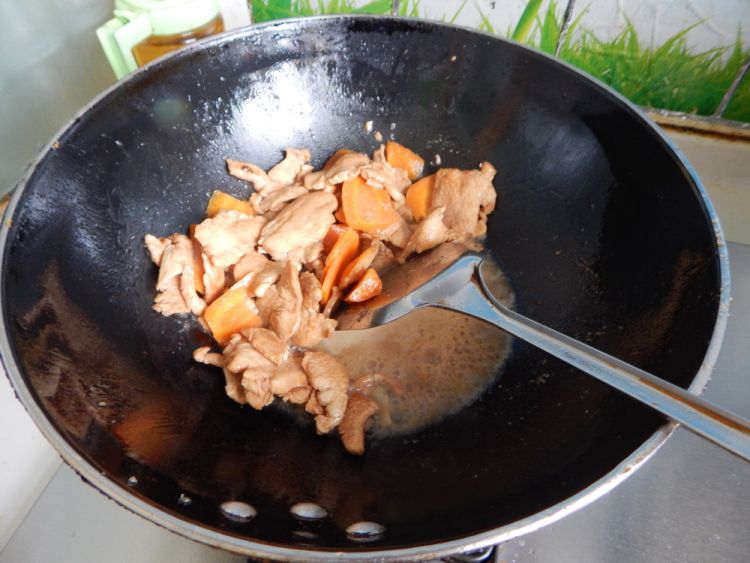 西兰花炒鸡肉片步骤9