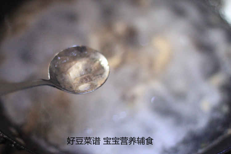 茼蒿鲜蘑拌鸡丝步骤2