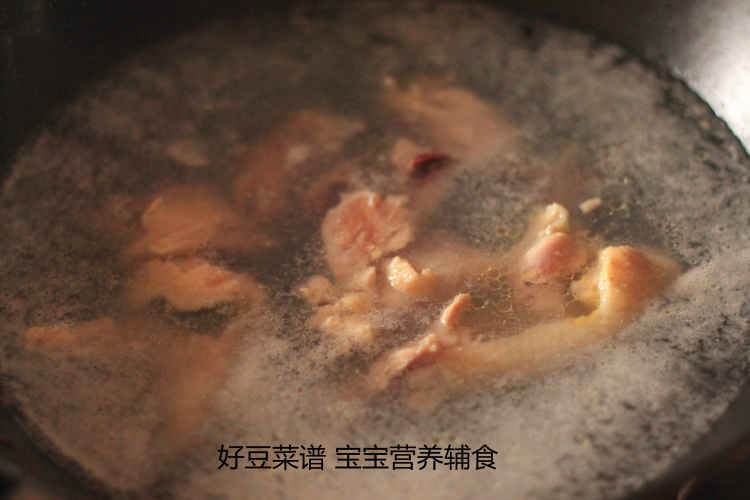 茼蒿鲜蘑拌鸡丝步骤1