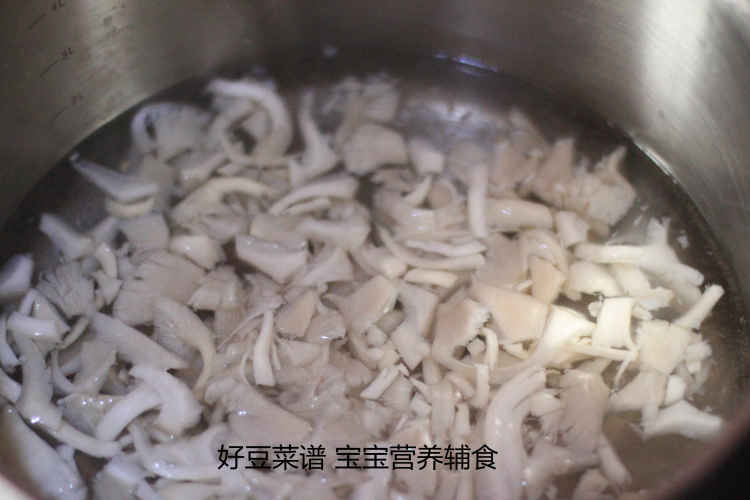 茼蒿鲜蘑拌鸡丝步骤5