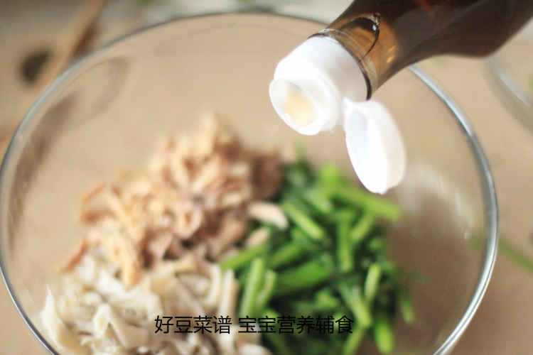 茼蒿鲜蘑拌鸡丝步骤12