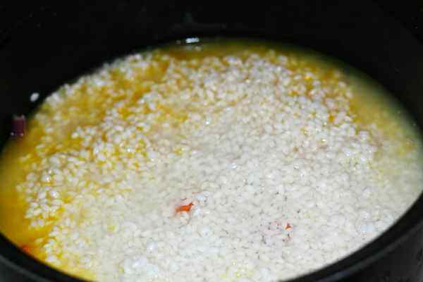 电饭锅胡萝鸡肉煲仔饭步骤6