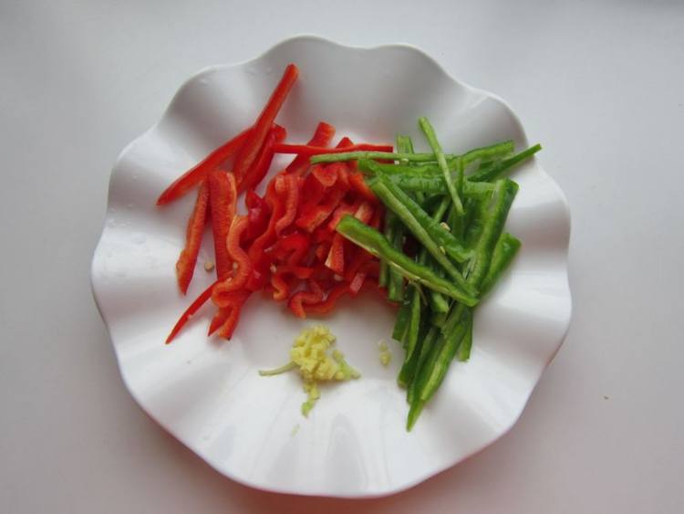 苦瓜炒鸡肉步骤4