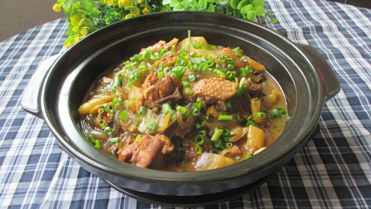 酸菜鸡肉炖粉条#新鲜步骤11