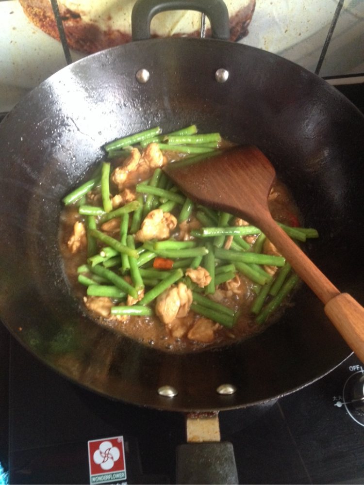 鸡肉煸酱香豆角步骤9