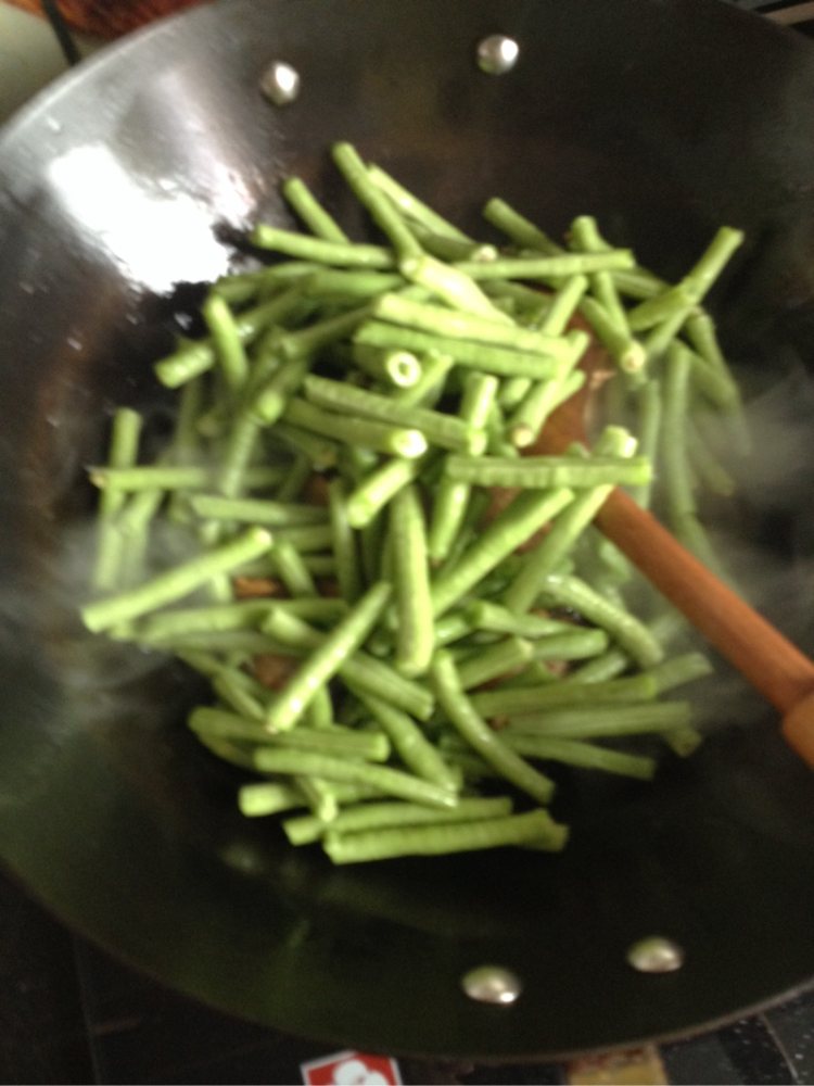 鸡肉煸酱香豆角步骤8