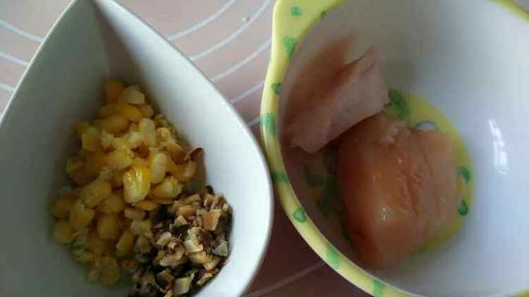 鸡肉香菇玉米锅贴步骤2