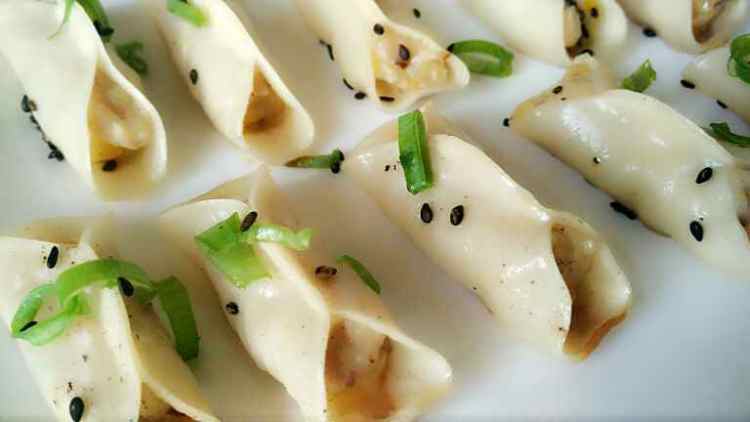 鸡肉香菇玉米锅贴步骤11