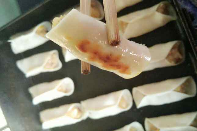 鸡肉香菇玉米锅贴步骤9