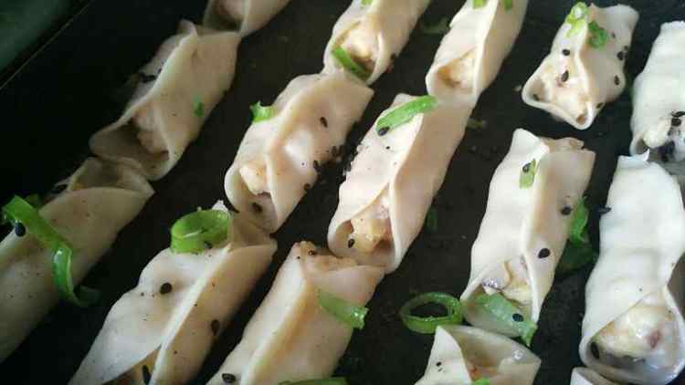 鸡肉香菇玉米锅贴步骤10