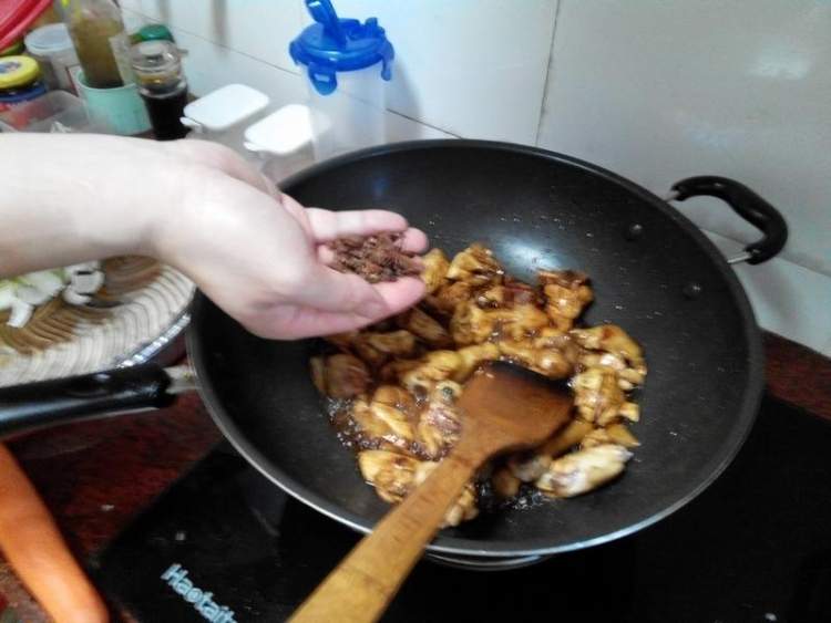 大盘鸡盖面步骤5