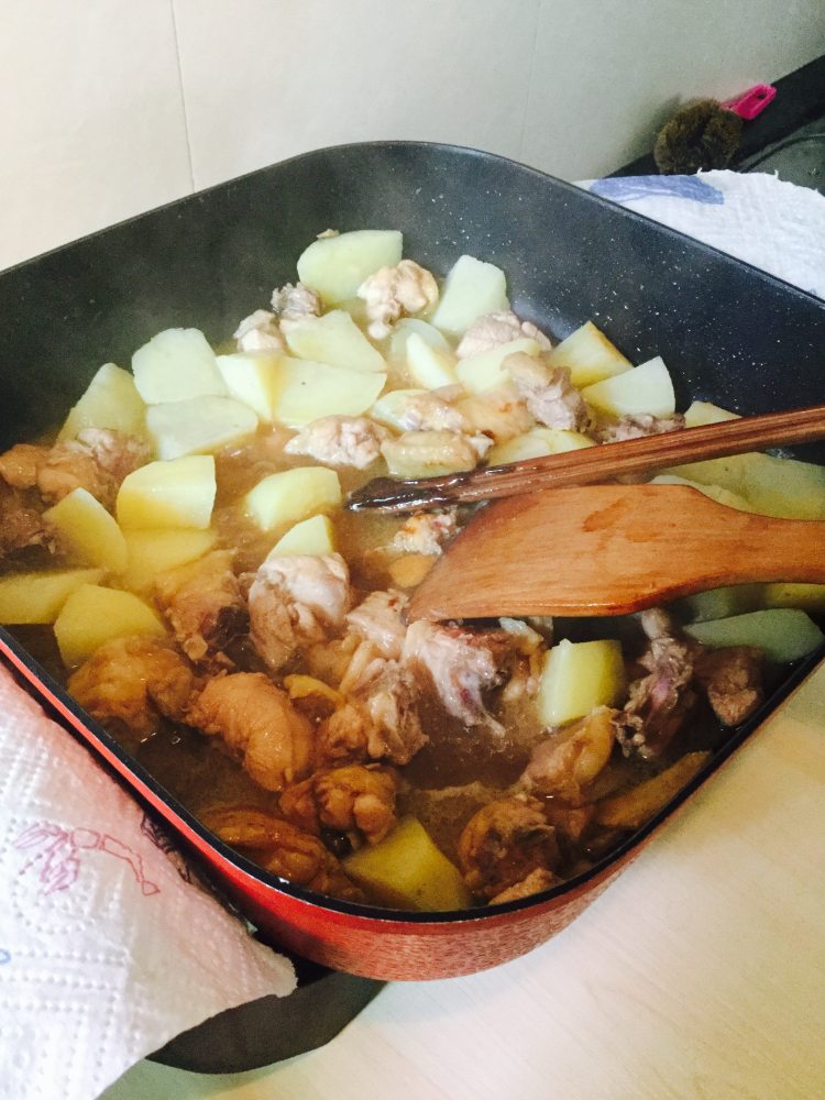 土豆焖鸡步骤4