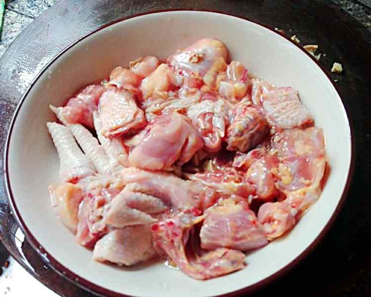 虫草花炒鸡肉步骤3