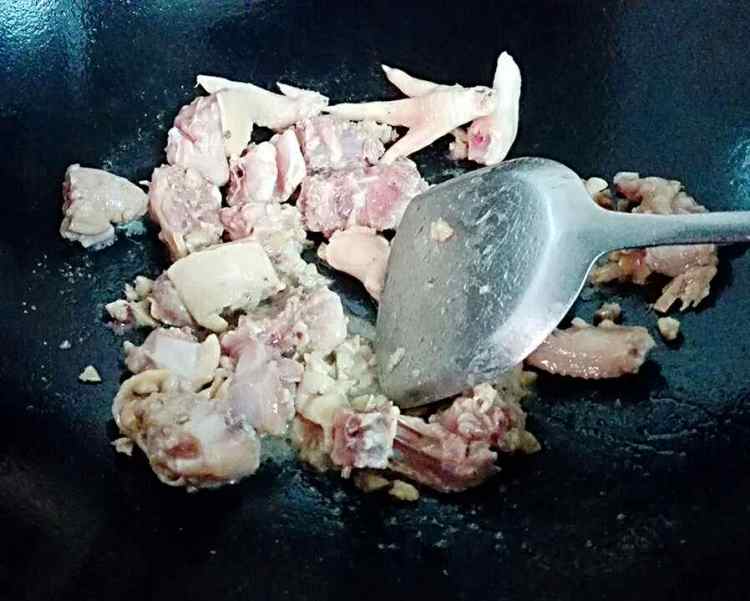 虫草花炒鸡肉步骤5