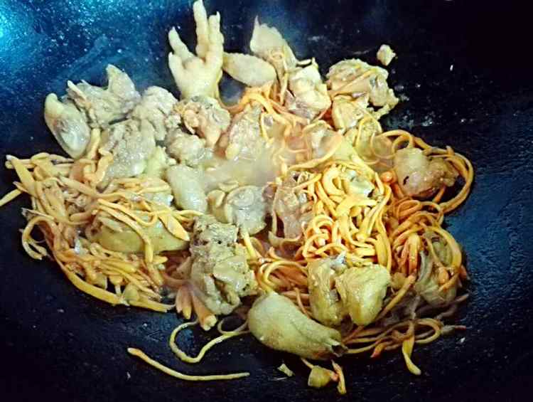 虫草花炒鸡肉步骤7
