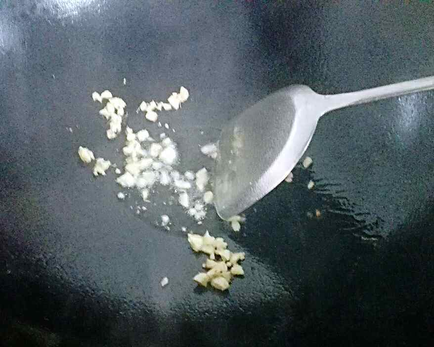 虫草花炒鸡肉步骤4
