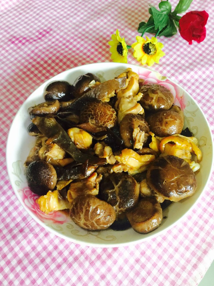 冬菇木耳焖鸡步骤6