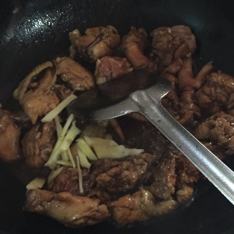 土豆炖鸡肉粉丝步骤4