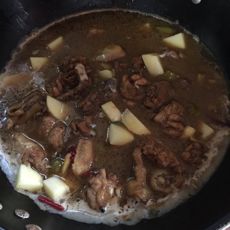 土豆炖鸡肉粉丝步骤5