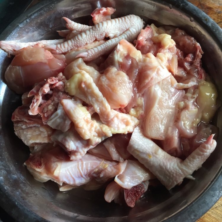 土豆块炖鸡肉步骤2
