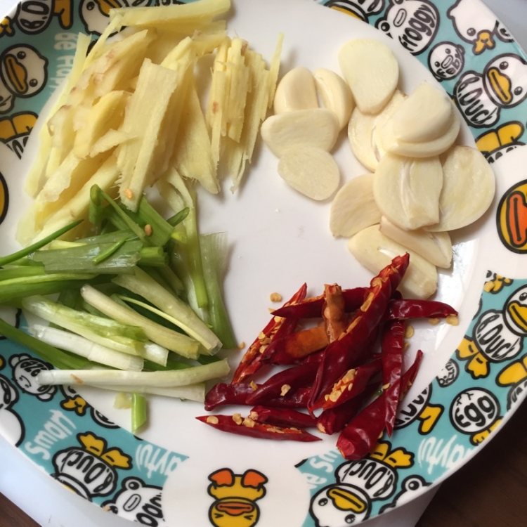 土豆块炖鸡肉步骤3