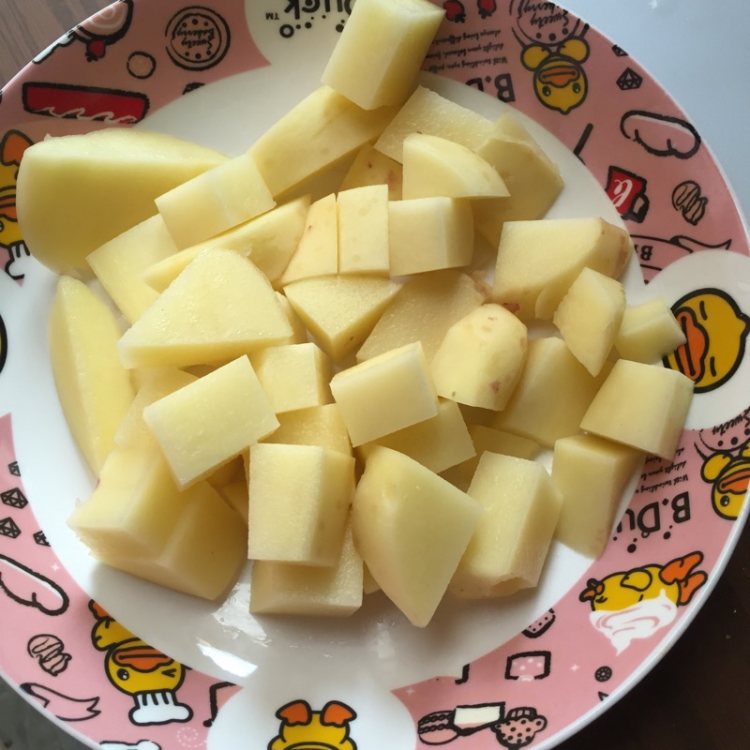 土豆块炖鸡肉步骤5