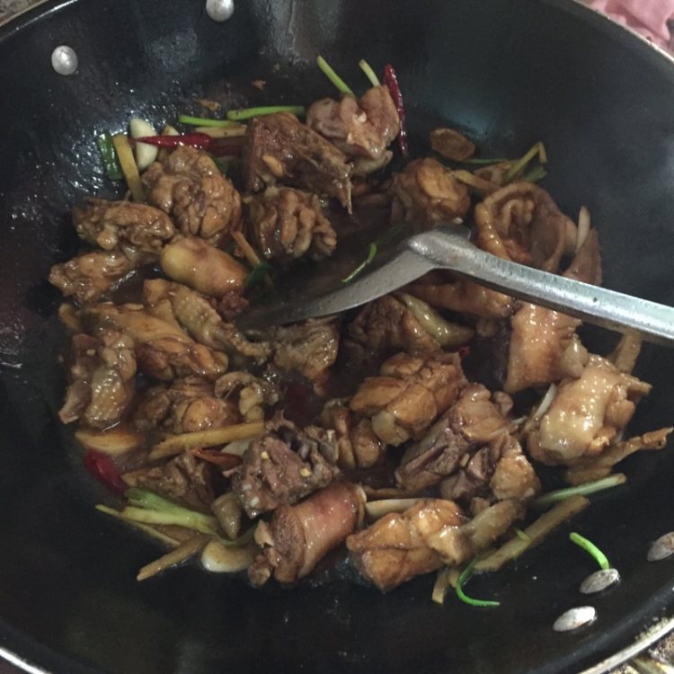 土豆块炖鸡肉步骤6