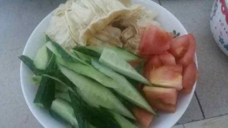 青瓜腐竹炒鸡丝步骤2