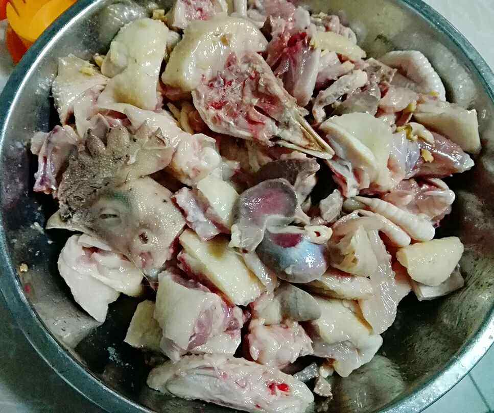黄花菜煮鸡肉步骤4