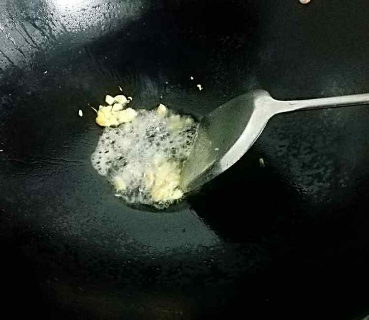 黄花菜煮鸡肉步骤5