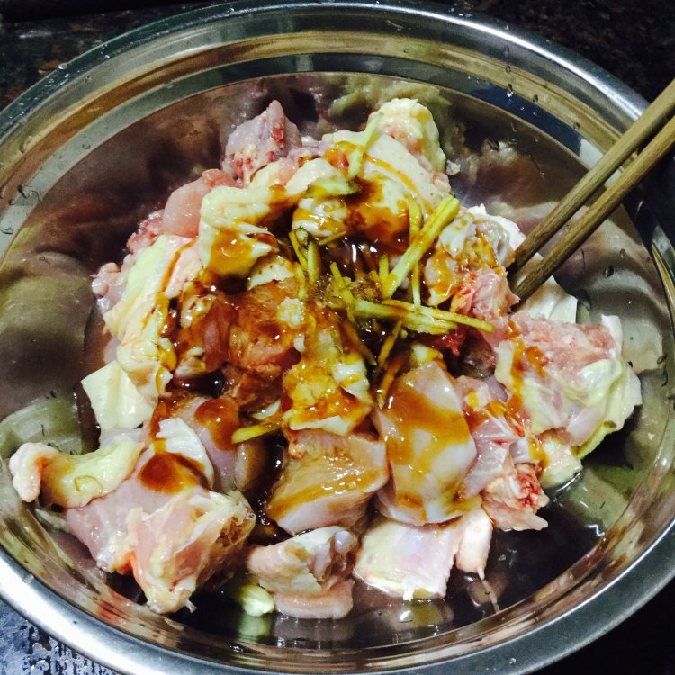 贡菜焖鸡步骤5