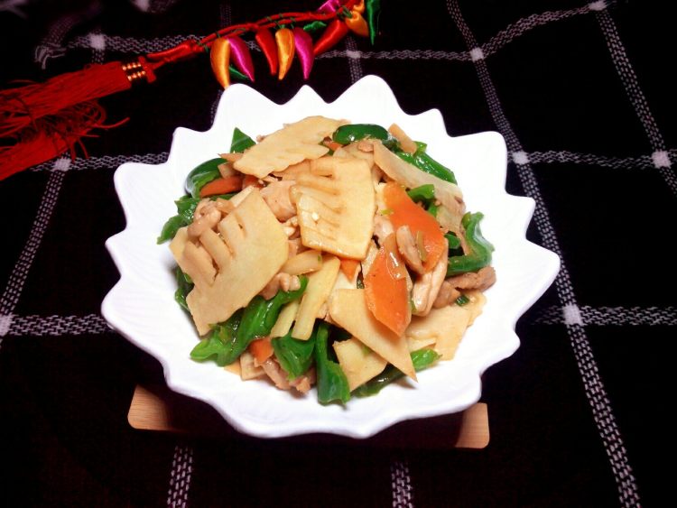 冬笋青椒炒鸡肉步骤10