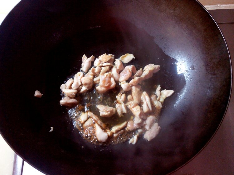 冬笋青椒炒鸡肉步骤4